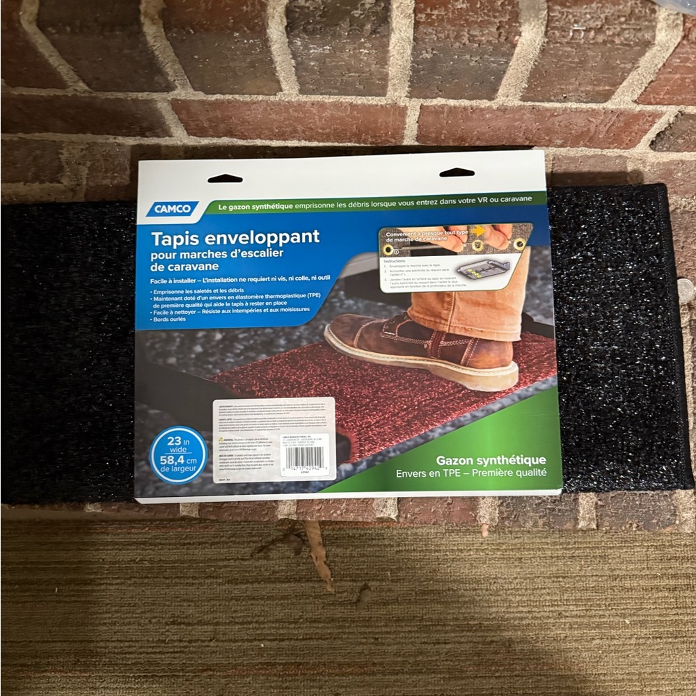 Camco 42942 Black Premium Wrap Around RV Step Rug (Turf Material (22" x 23"))